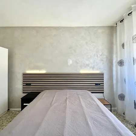 Apartment Fenals Trimaran *